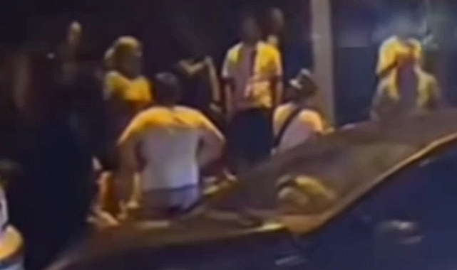 Kartal'da karşı yöne geçen araç başka bir otomobille çarpıştı! 11 kişi yaralandı