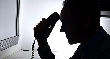 Konya'nın Akören ilçesinde, R.A. adlı kişi kendisini polis olarak tanıtan kişiler tarafından dolandırdı