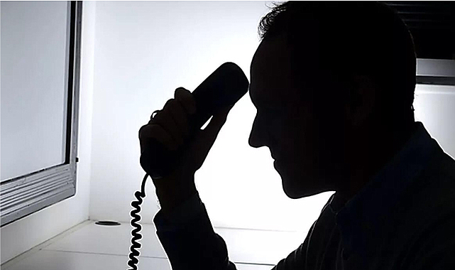 Konya'nın Akören ilçesinde, R.A. adlı kişi kendisini polis olarak tanıtan kişiler tarafından dolandırdı