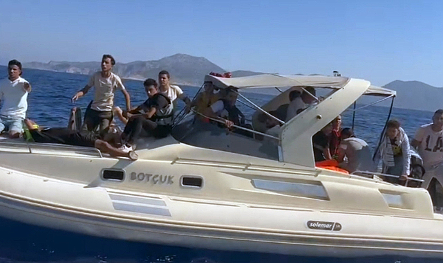 Muğla’nın Marmaris ilçesinde 24 düzensiz göçmen kurtarılırken, 38 düzensiz göçmen yakalandı