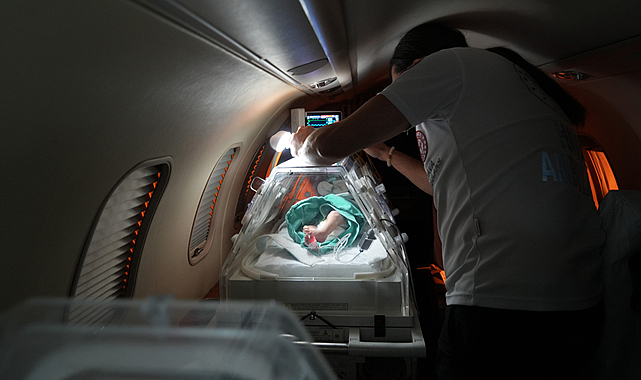 Muş’ta, tedavi gören 1 günlük bebek uçakla Ankara’ya sevk edildi