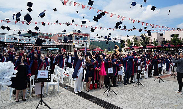 OMÜ Ziraat Fakültesi'nde mezuniyet coşkusu
