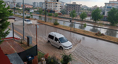 Osmaniye'de şiddetli yağmur, hayatı felç etti