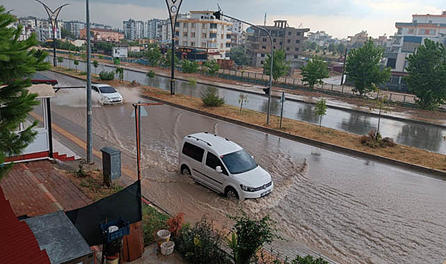 Osmaniye'de şiddetli yağmur, hayatı felç etti