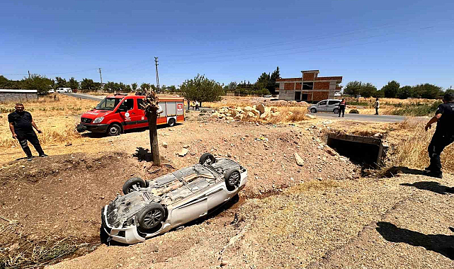 Otomobil dere yatağına yuvarlandı: 3 yaralı