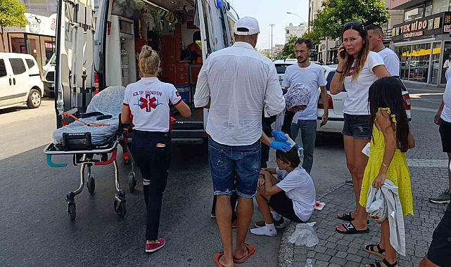 Otomobil, yola fırlayan turist çocuğa çarptı