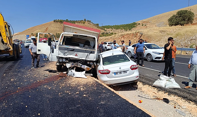 Otomobille kamyon çarpıştı: 3 yaralı