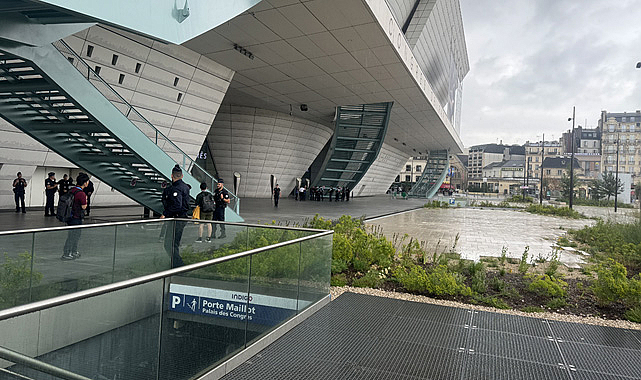 Paris 2024 Olimpiyat Oyunları'nda medya merkezinin bulunduğu bölge patlama riski nedeniyle kapatıldı