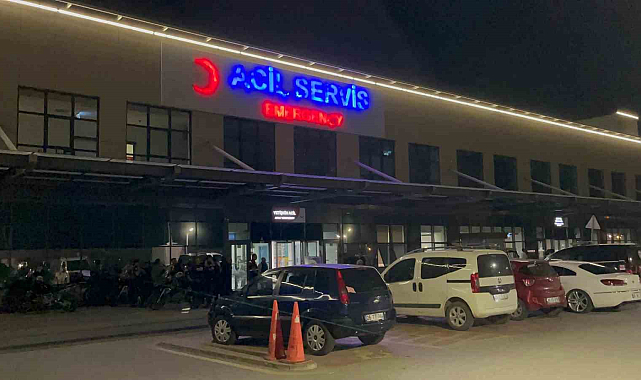 Parkta çıkan bıçaklı kavgada 1'i ağır 2 kişi yaralandı