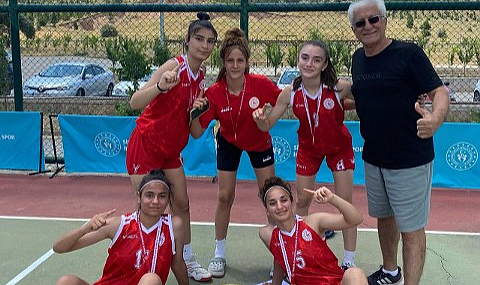 Şampiyon Samsun kız basketbol takımı