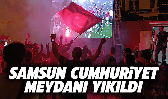 Samsun Cumhuriyet Meydanında Türkiye'nin Avusturya maçını kazanması coşkuyla kutlandı