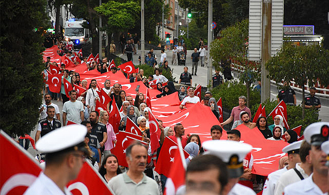 Samsun'da 15 Temmuz Demokrasi ve Milli Birlik Günü'nde bayraklı yürüyüş