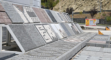 Samsun'da doğal taşlar sanatla buluşuyor