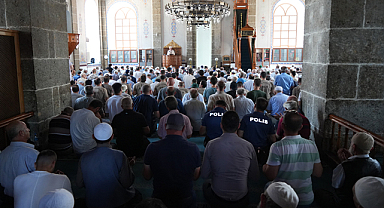 Samsun'da eller semaya şehitler için kalktı