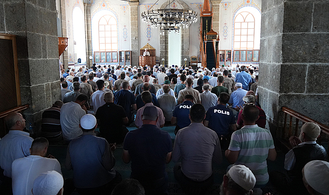 Samsun'da eller semaya şehitler için kalktı