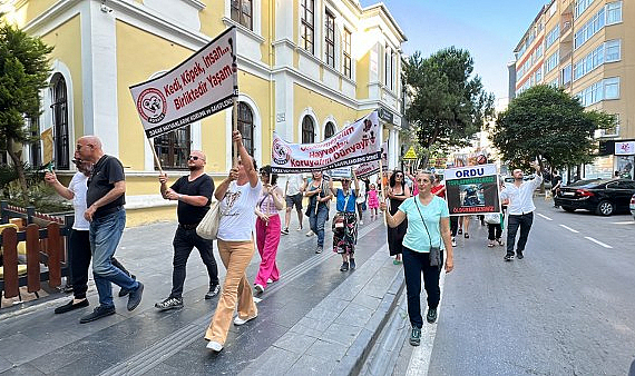 Samsun'da hayvanseverlerden protesto yürüyüşü