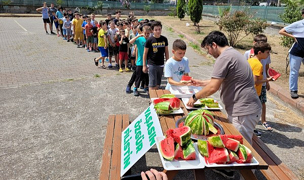 Samsun'da Kur'an Kursu öğrencileriyle karpuz şenliği