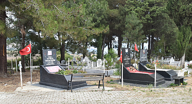 Samsun'da Tekkeköy Belediyesi şehitliğin bakımını yaptı