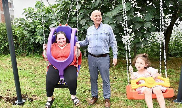Samsun'da Terme Belediye Başkanı Şenol Kul Down Sendromlu Zeynep'in yüzünü güldürdü