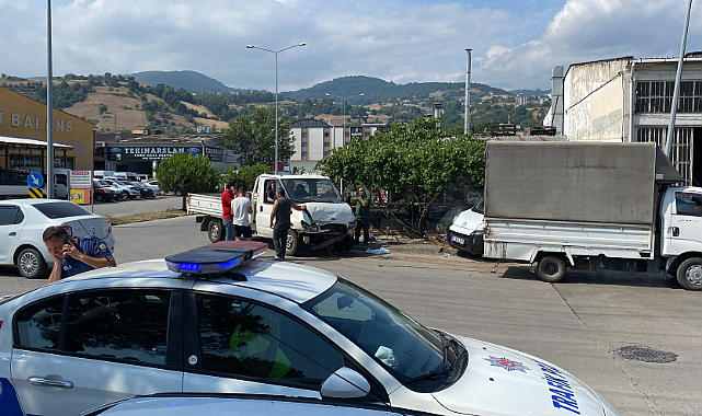 Samsun'da trafik kazası: Sürücü ve iki yaya yaralandı