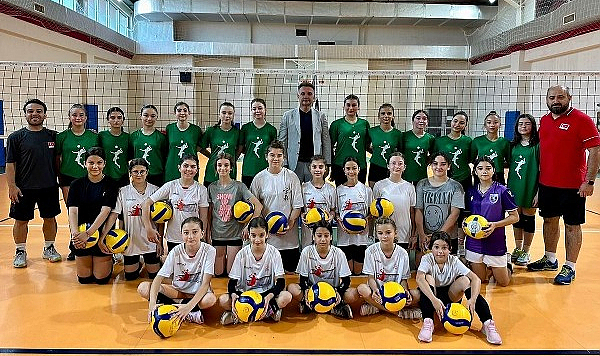 Samsun'da voleybol yaz spor okullarına rekor başvuru