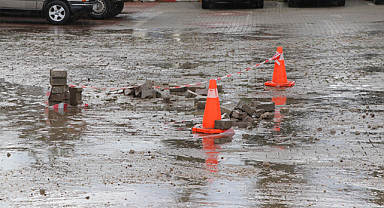 Samsun'un Kavak ilçesinde sağanak yağış vatandaşlara zor anlar yaşattı