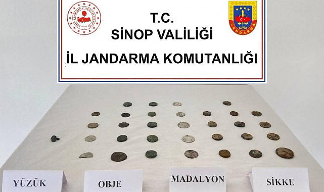 Sinop'ta, bir araçta yapılan aramada 33 parça tarihi eser ele geçirildi