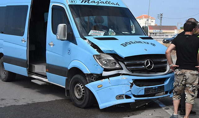 Sinop'ta dolmuş ile otomobil birbirine girdi