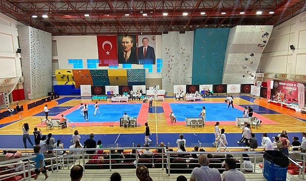 Tekvandonun kalbi Canik’te attı