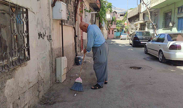 Yaşlı adamdan örnek davranış