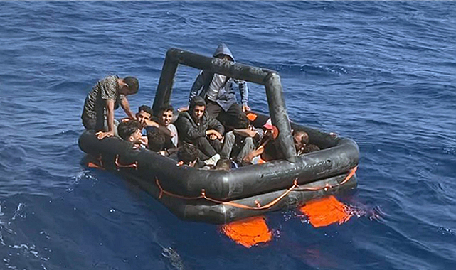 Yunanistan ölüme terk etti! Türk Sahil Güvenlik ekipleri kurtardı