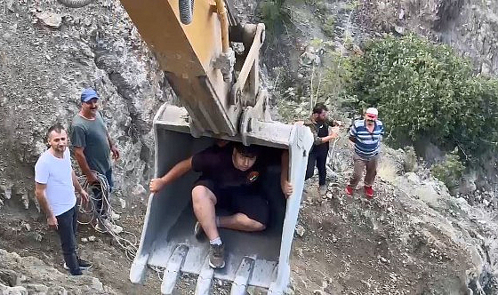 Yusufeli'nin Havuzlu köyü 25 gündür ulaşıma kapalı