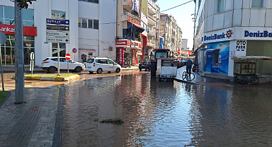 Bafra'da su borusu patladı