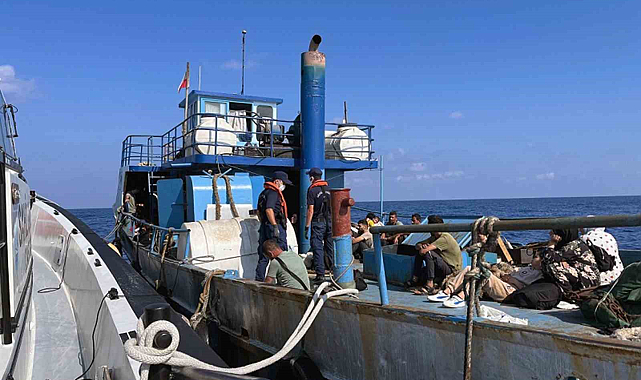 Balıkçı teknesinde 120 düzensiz göçmen yakalandı