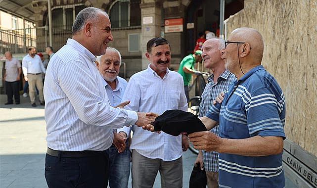 Başkan Sandıkçı vatandaşı dinliyor