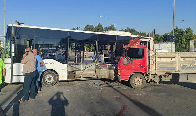 Bingöl'de kamyon ile halk otobüsünün çarpıştığı kazada 6 kişi yaralandı