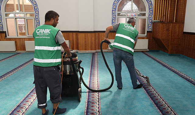 Canik’te camiler temizleniyor 