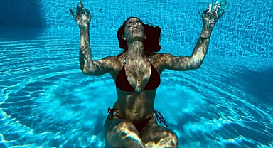 Demet Özdemir’den gündem olan tatil pozları