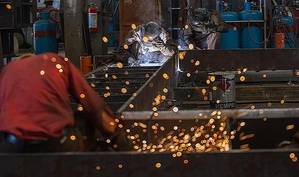 Deprem sonrası sanayi üretiminde daralma