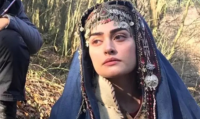 Esra Bilgiç’in yeni aşkı ifşa oldu!