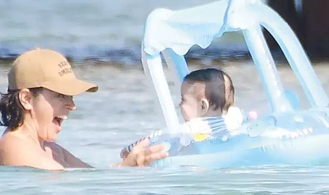 Ezgi Mola oğlu Can ile tatilde