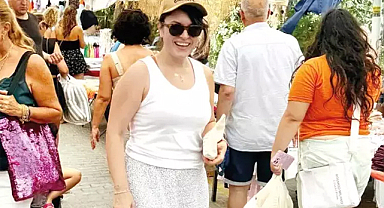 Ezgi Mola, semt pazarında alışveriş yaparken görüntülendi