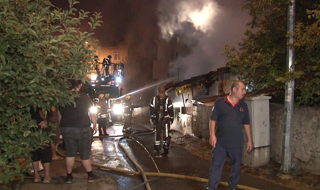 Gecekondu alev alev yandı