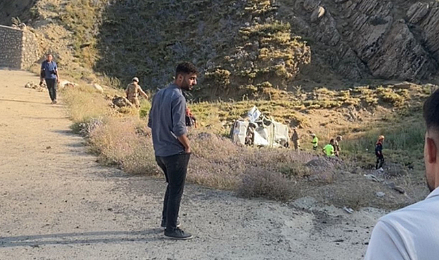 Hakkari'de korkunç trafik kazası! 1 ölü 3 yaralı