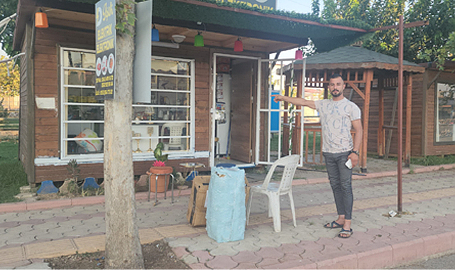 Hatay'da yaralarını sarmaya çalışan depremzede esnafa hırsız şoku