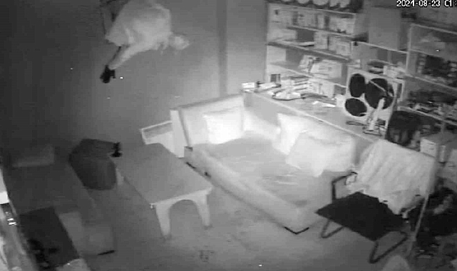 Havalandırma camından girerek 22 telefon çaldı