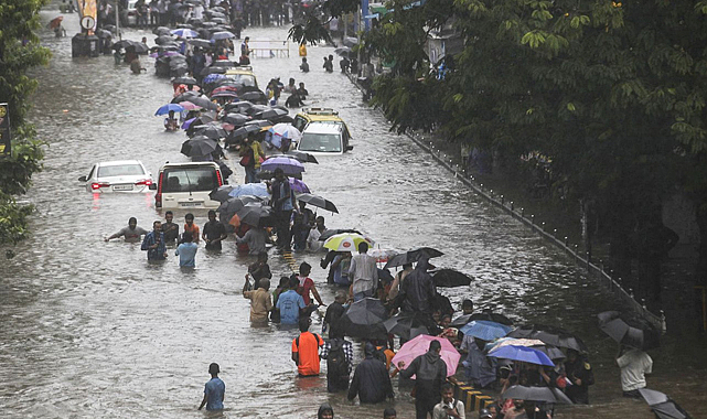 Hindistan'da şiddetli yağış felaket getirdi