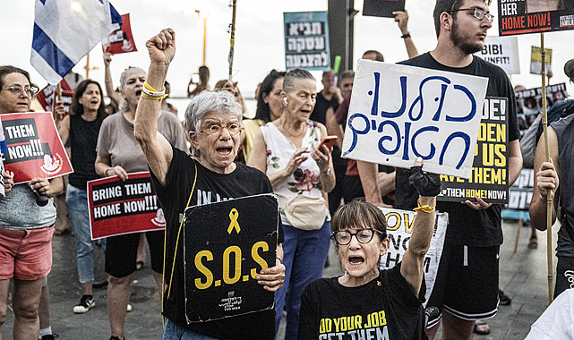 İsrail'de binlerce esir yakını hükümet karşıtı sloganlar atarak, ateşkes çağrısı yaptı