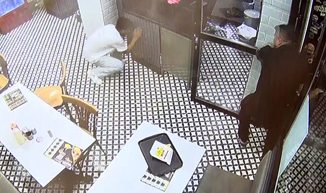 İstanbul'un Beyoğlu ilçesinde, büfeye ateş eden kasklı saldırganlar, 3 kişiyi yaraladı