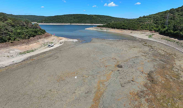 İstanbul'da Kuruyan barajlar piknik alanı oldu